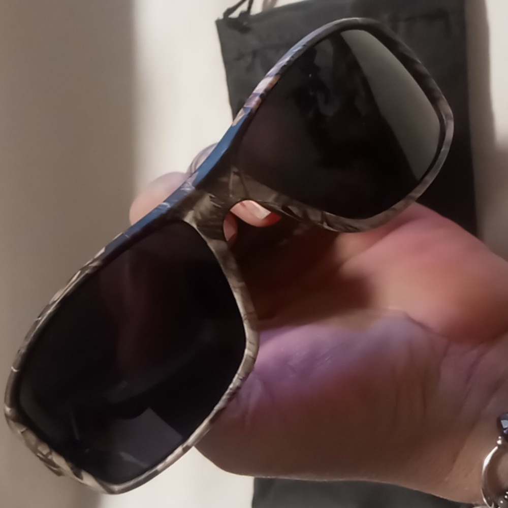Mens camouflage blackened sun glasses with draw string bag .